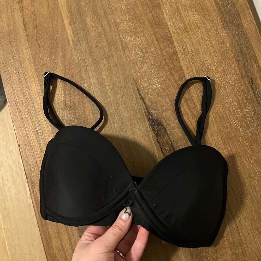 Mikoh swim wear. Black. Top. Adjustable/convertible. Can be straples. Xs.